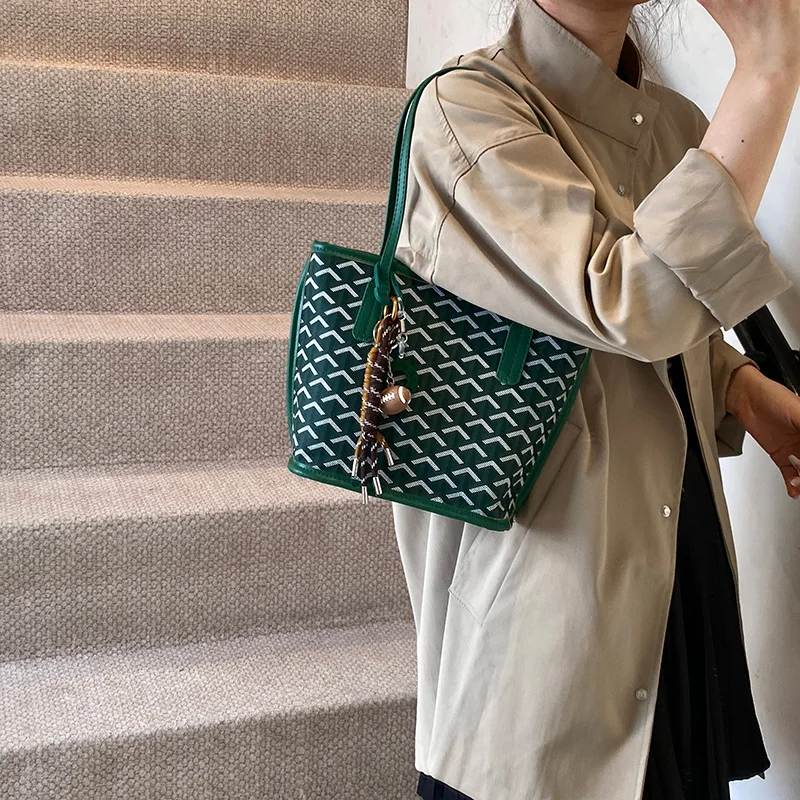 

‌2025 New Premium Tote Bag Elegant Crossbody/Shoulder Purse High-End Designer Bag for Women Stylish & Spacious Daily Commute Bag