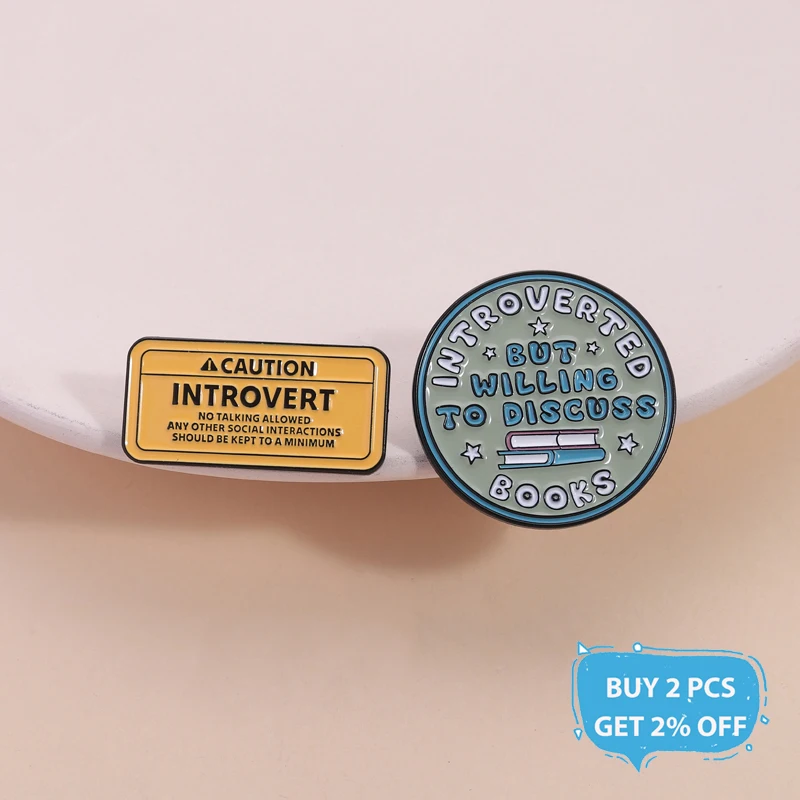 الحذر الانطوائي علامة المينا دبابيس الانطوائي ولكن استعداد لمناقشة الكتب دبابيس شارة التلبيب مجوهرات هدية للأصدقاء #2