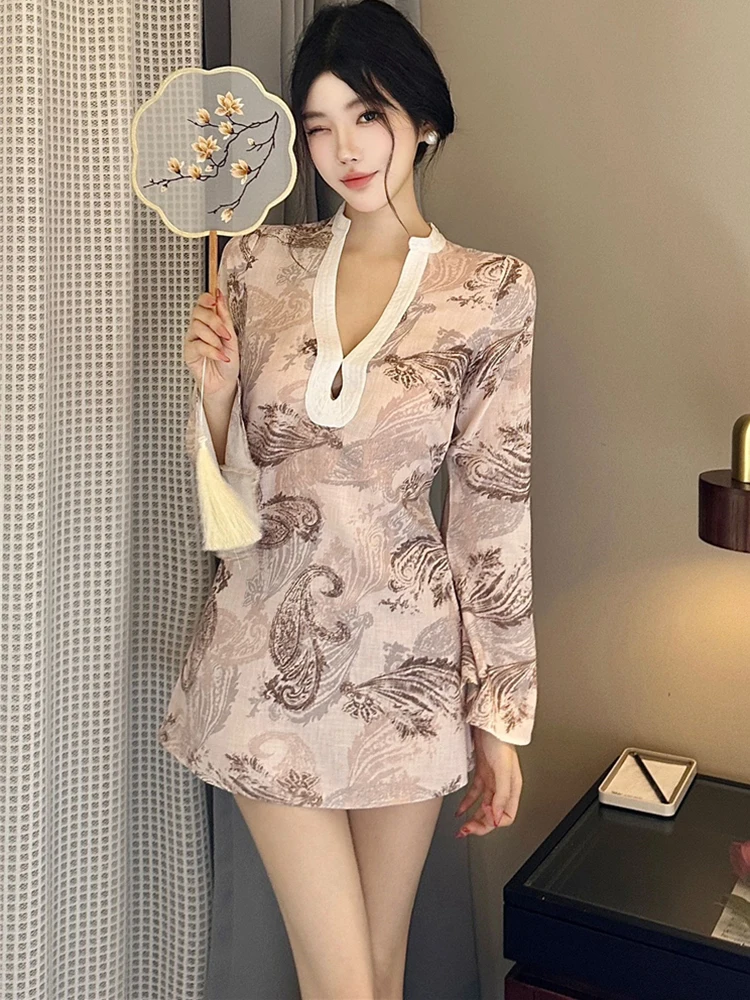 2025 القطن والكتان طباعة الخامس الرقبة فستان قصير مثير الخريف الشتاء طويلة الأكمام Bodycon فستان المرأة الكورية موضة عادية Vestidos