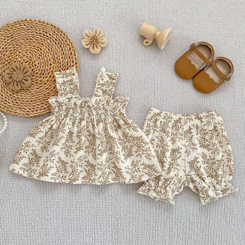 

Новый летний комплект детской одежды 2026 года для девочек 0-3 лет: хлопковый жилет без рукавов с принтом + шорты, для новорожденных