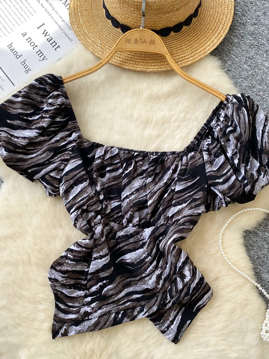 بلوزة صيفية للتنحيف بأكمام فقاعية وكتف واحد للنساء على الطراز الكوري كاجوال من ألياف البوليستر قابلة للتنفس وأكمام قصيرة #3