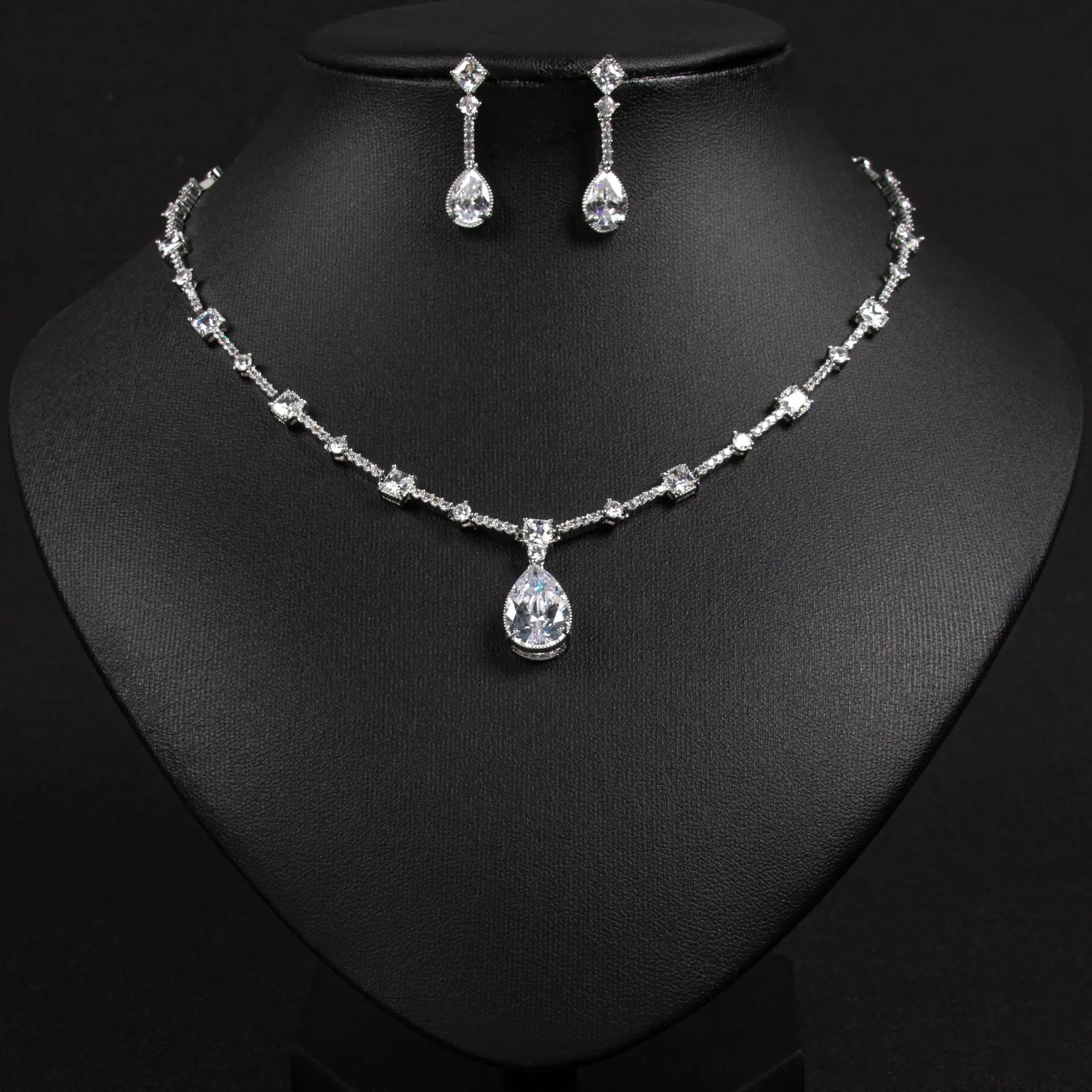

New Niche Everyday Multi-Color Jewelry Shiny sliver Necklace Earrings 2 Piece Women's Dress Set For Prom Wedding Gift M-788