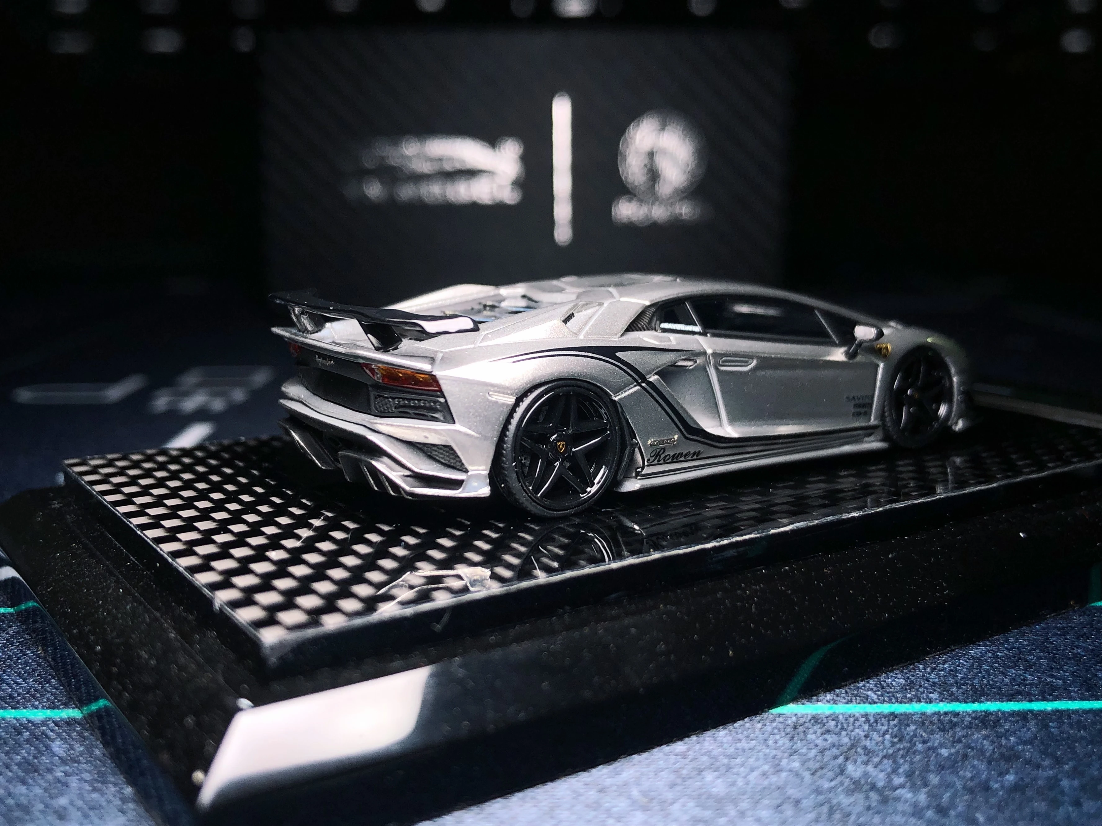 YM 1:64 Aventador S Rowen Resin Model Car Collection Limited Edition Hobby Toys