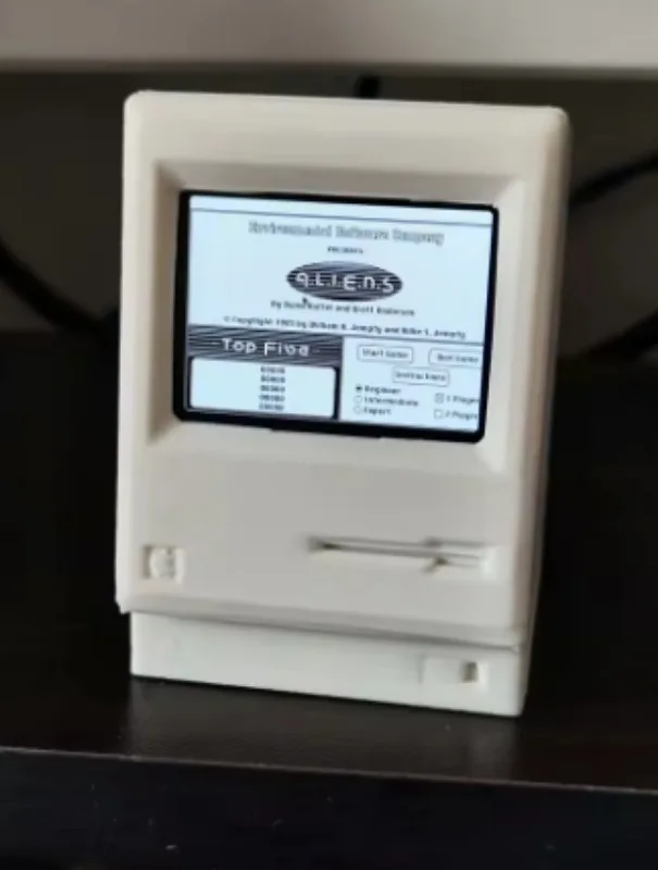 Picture 5: Retro Mini Mac Handheld | Functional 1984 MacOS on RP2040, 2-inch Monochrome Screen, Pre-assembled 3D Printed Case
