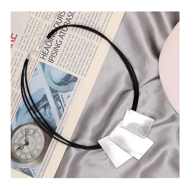 

New Metal Necklace Fashionable and Popular Women's Jewelry Exaggerated Necklace High-end Necklace