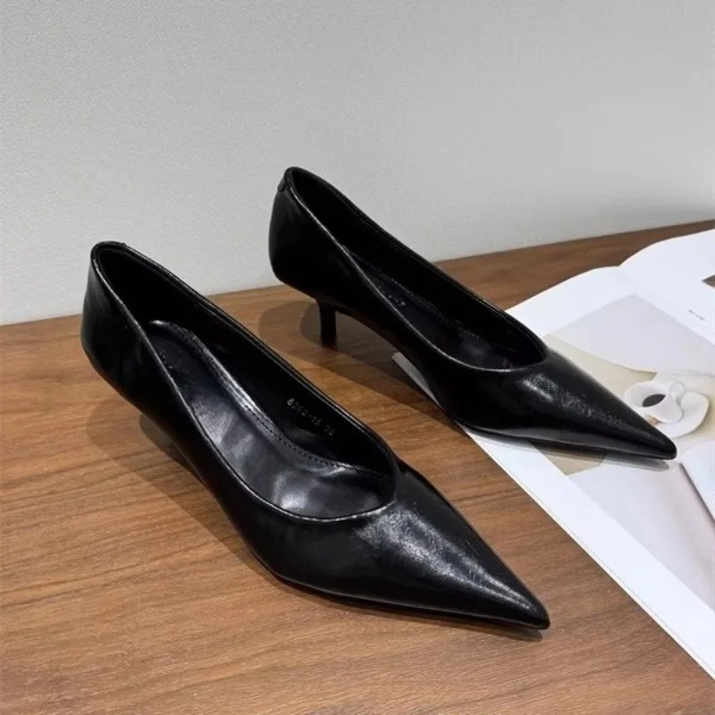 Tacones altos de cuero de pie pequeño para mujer, zapatos de tacón de aguja profesionales para primavera y otoño, nuevo estilo, no cansado, punta de punta, trabajo
