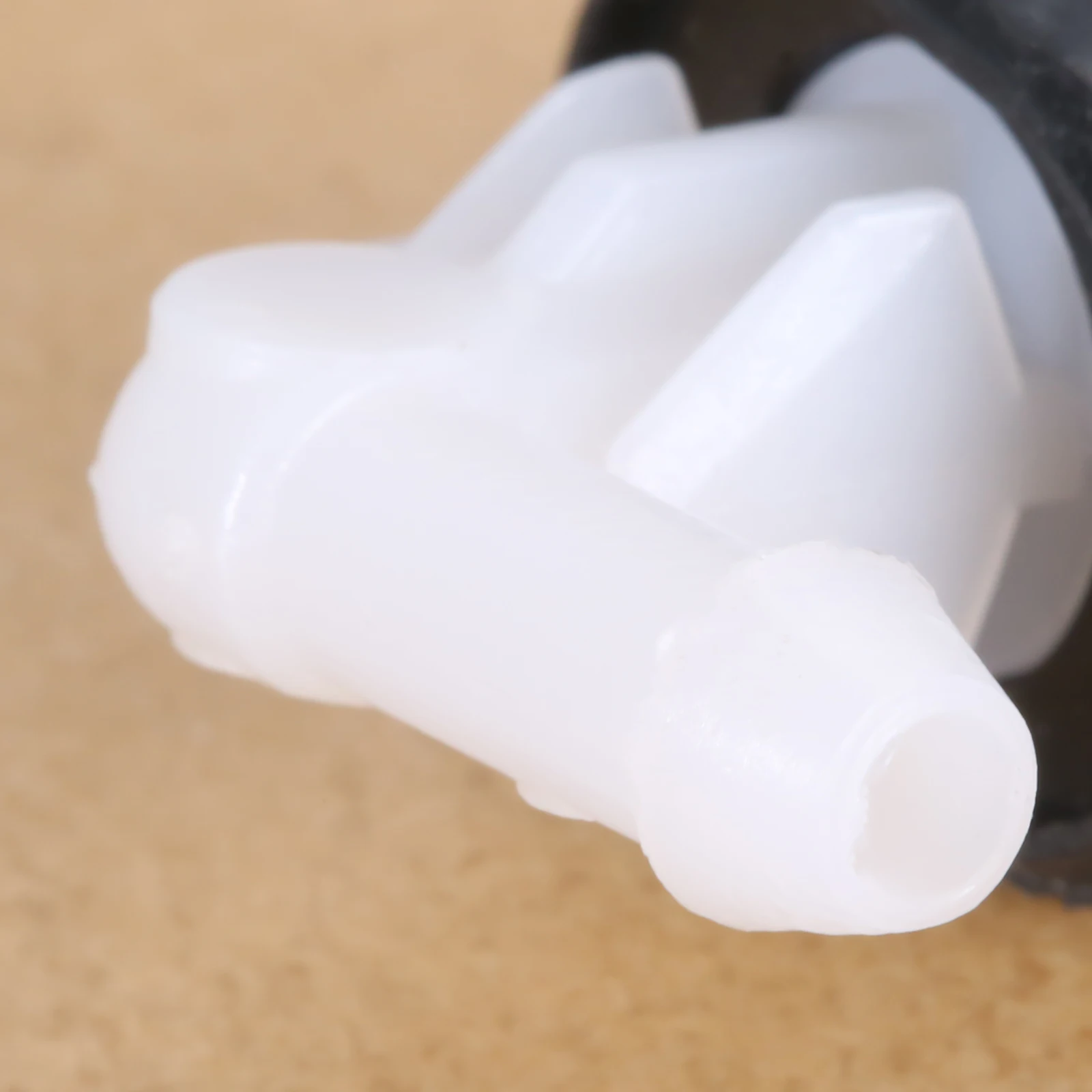 2x Car Plastic Rear Windshield Wiper Washer Nozzle Jet Water Spray 6438F2 For Citroen Xantia 1992-2010/Citroen Saxo 1996 - 2004
