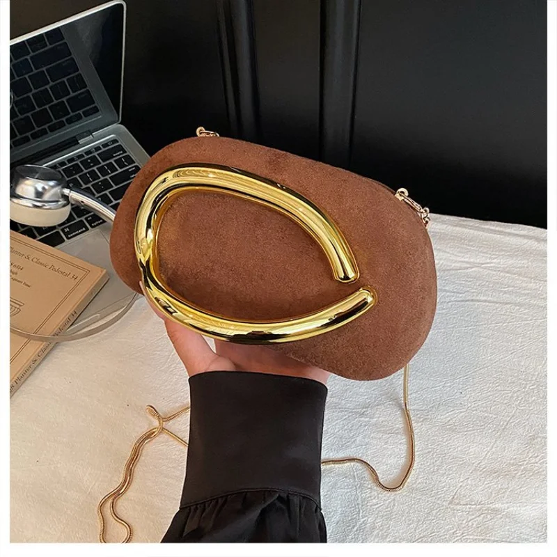 

Fashionable Women's Crossbody-Bag Made Of Fine Leather Boasting Trendy Famous Lasting Daily Look​