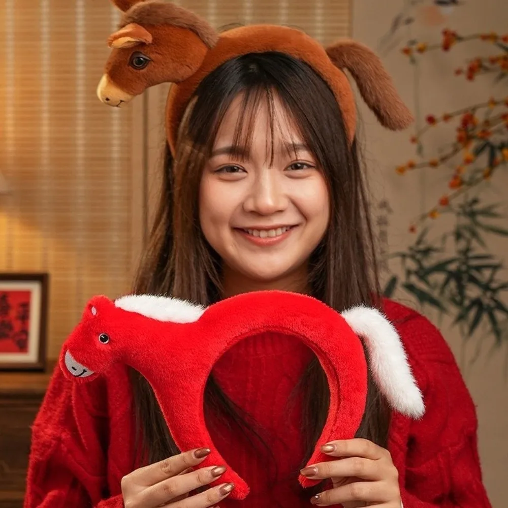 

Chinese Style Sweet Mascot Plush Headband Soft Plush Horse Hair Hoop Cartoon New Year Pony Doll Headpiece Photo Props
