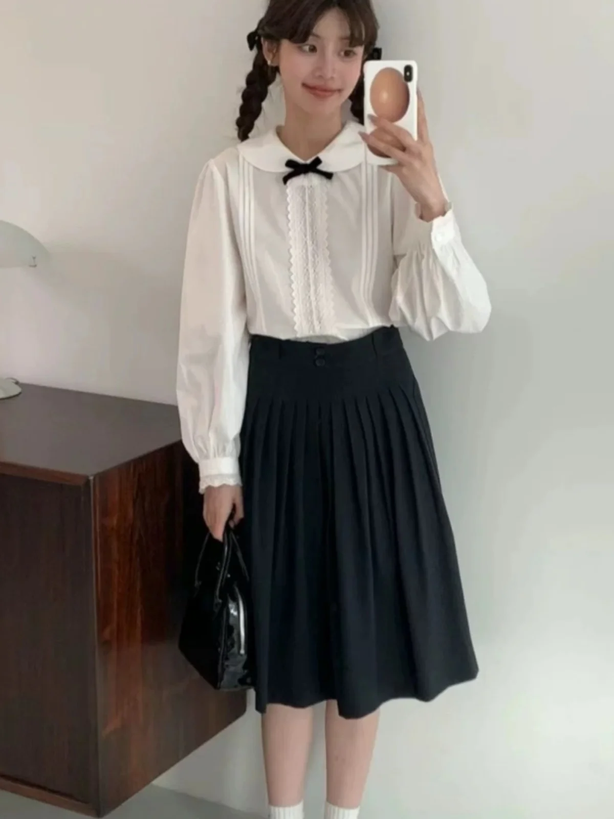 قميص نسائي على الطراز الكوري بتصميم حلو لطالبة المدرسة، ياقة مزينة بالدانتيل وعقدة فراشة، أكمام طويلة منتفخة، بلوزة كاجوال