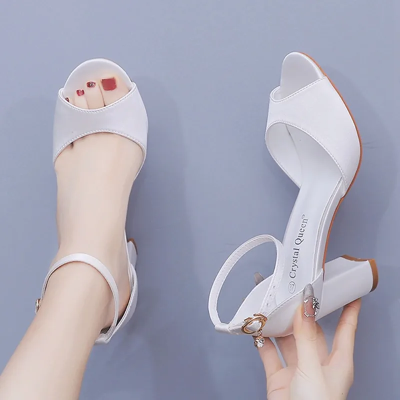 7cm fish billed high heels with shallow buckle strap, oversized round toe high heels, wedding silk fabric, thick heels, sandals