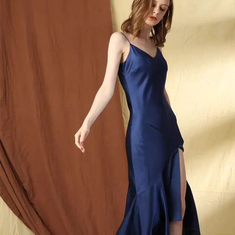 ชุดเดรสปาร์ตี้สายเดี่ยวผ่าข้างสุดเซ็กซี่ แบรนด์ Spring แฟชั่นฤดูร้อน ดีไซน์หรูหรา คอวี แต่งระบายแบบไม่สมมาตร ผ้าซาตินอะซิเตท