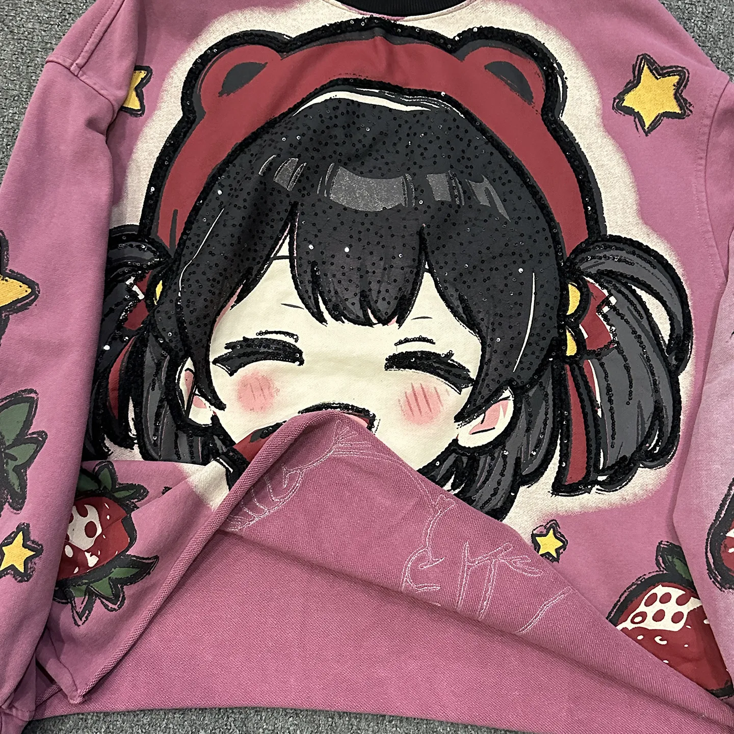 

Khaki Cartoon Strawberry Little Girl Round Neck Sweatshirt Women Spring Autumn Printed Shiny Sequins Loose Casual Sweet Top