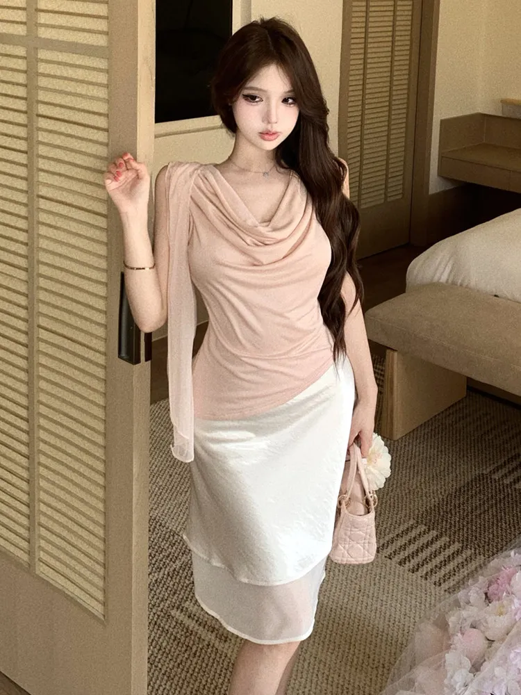 

Нежный, сексуальный и элегантный комплект из двух предметов для женщин: летний топ с асимметричным вырезом и открытыми плечами + атласная юбка-миди.