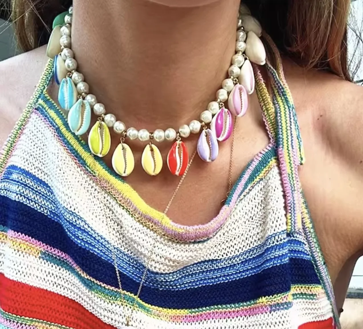 colar-artesanal-de-perolas-e-conchas-com-micangas-multicoloridas-para-uso-diario-feminino