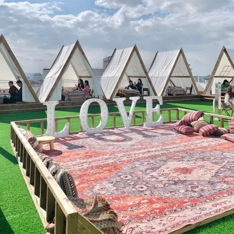 Internet celebrity triangle tent outdoor clock in scenic camping wind camp dining rooftop hot pot barbecue terrace restaurant