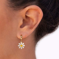 Vintage Daisy Flower Ear Buckle Hoop Earrings for Women Girl Delicate Enamel Sunflower Pendant Circle Earrings Summer Jewelry