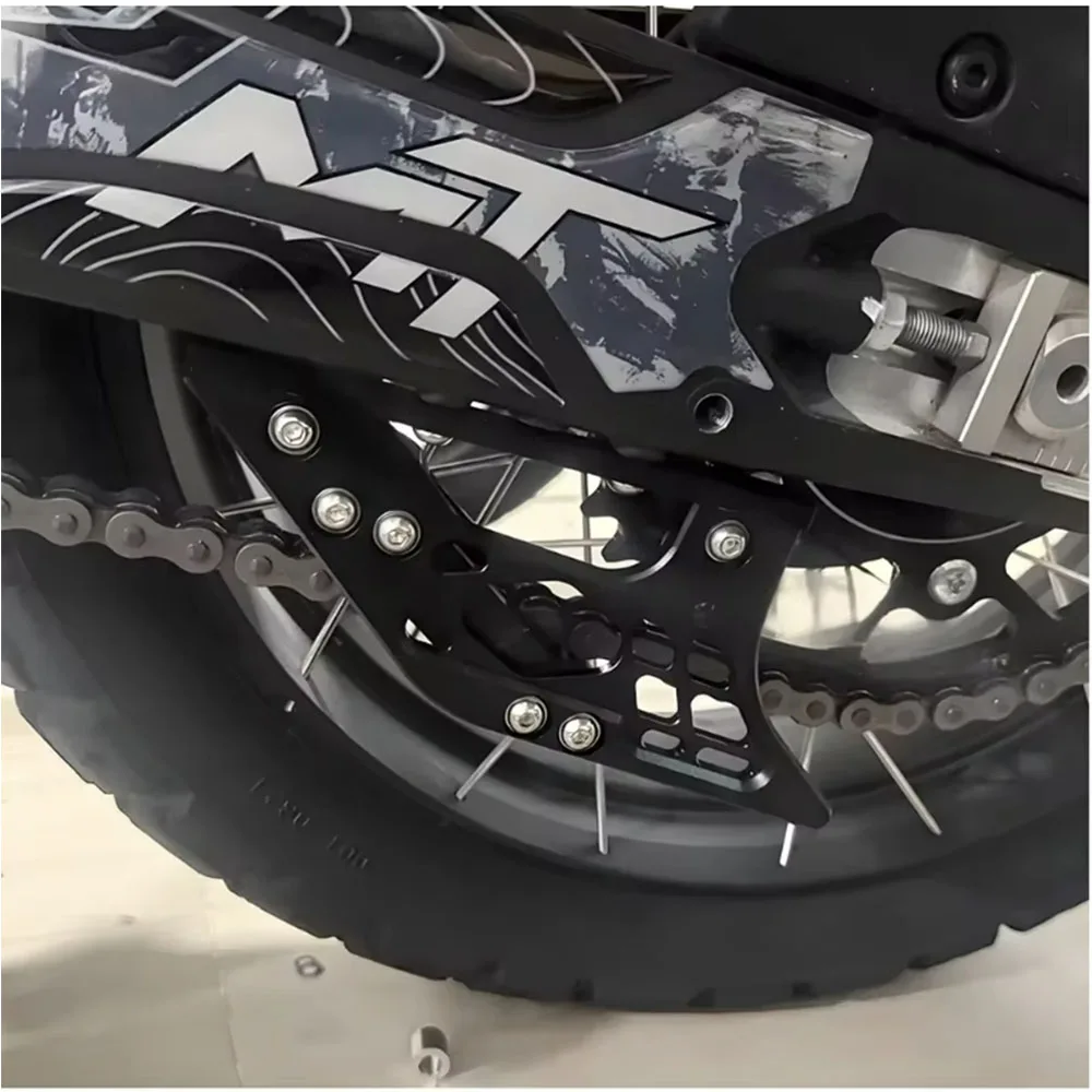 

New Motorcycle CNC Chain Swingarm Guide Slider Roller Guard Chain Protect Cover Accessories For CFMOTO 450MT MT450 2024 2025-
