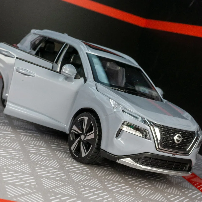 1:32 Nissan X-TRAIL Modelo de coche de aleación, puertas y capó de motor, el maletero se puede abrir, regalo de coche de juguete para niños