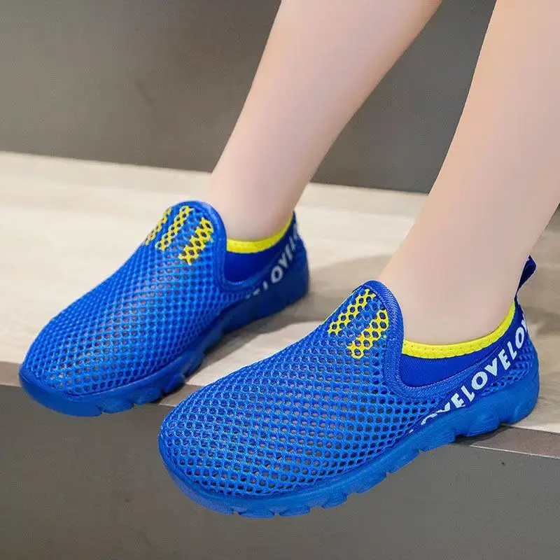 Zapatillas de deporte de malla para niños y niñas, zapatos de suela suave, antideslizantes, ligeros y transpirables para correr y caminar, novedad de verano, 2024