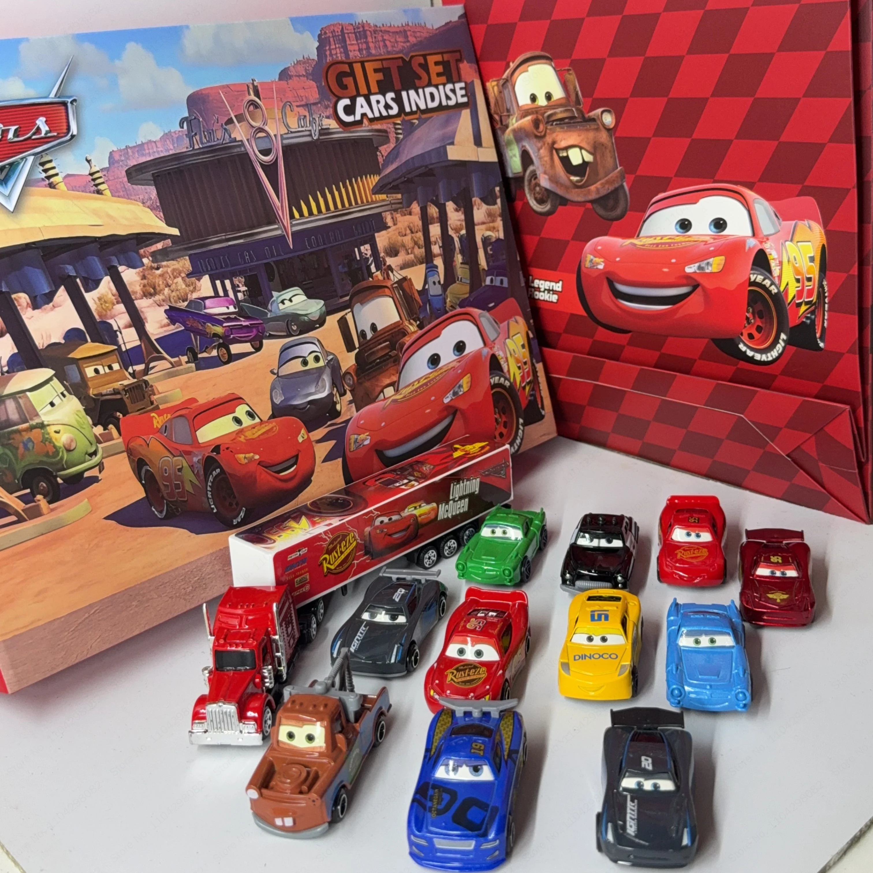 Heißer Verkauf: Cars 3 Legierung-Automodell-Set in Geschenkbox – Lightning Mc Transportable Trucks Rennfahrzeug-Spielzeug, Sammlerstück, Geschenk – Detail 4