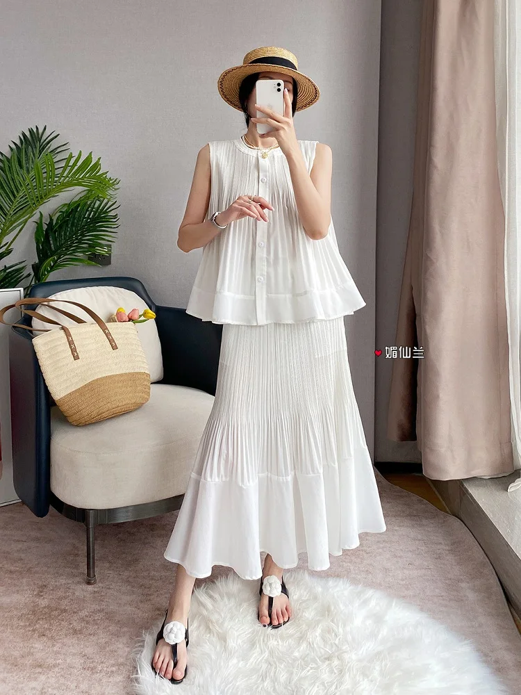 Women Elegant 2-piece Set with A Solid-color Round Neck Single-button Top and Loose-fitting Oversized Casual Skirt Summer 2025