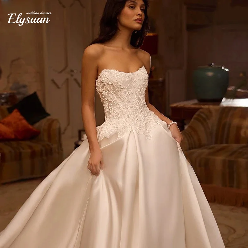 Maßgeschneidertes neues exquisites A-Linie-Hochzeitskleid mit Perlenapplikationen, romantisches, schulterfreies Prinzessin-Brautkleid aus Satin mit U-Ausschnitt