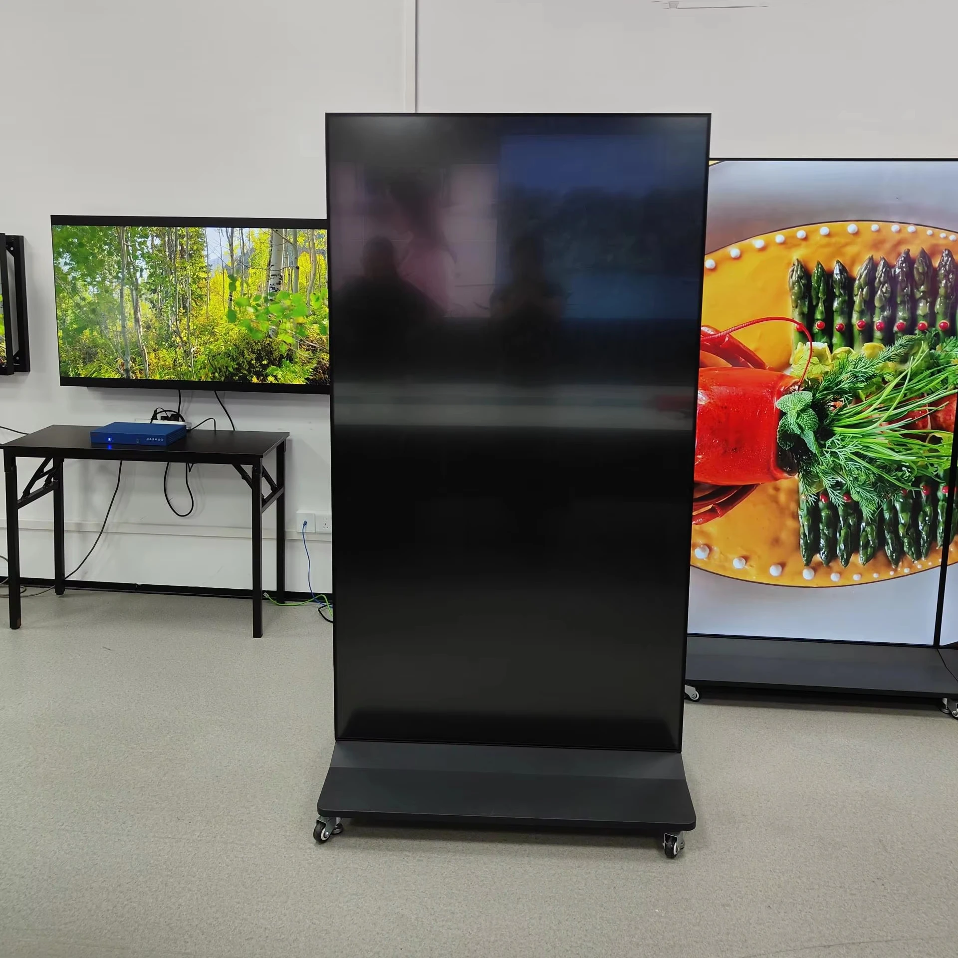 46-Inch Multi-Purpose Android HD LCD Network Advertising Display for Elevator Use