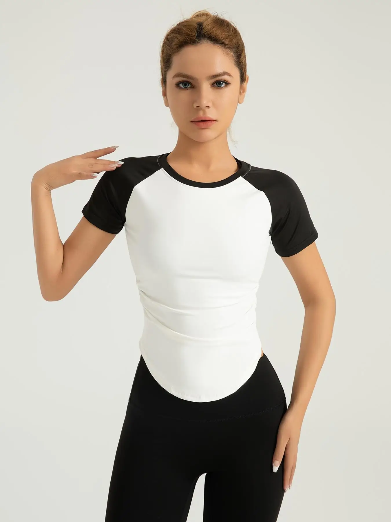 Women's Patchwork Raglan Sleeve Sports Tee, Sporty Short Sleeve Curved Hem T-Shirt, Ladies Sportswear for Indoor Outdoor Wear