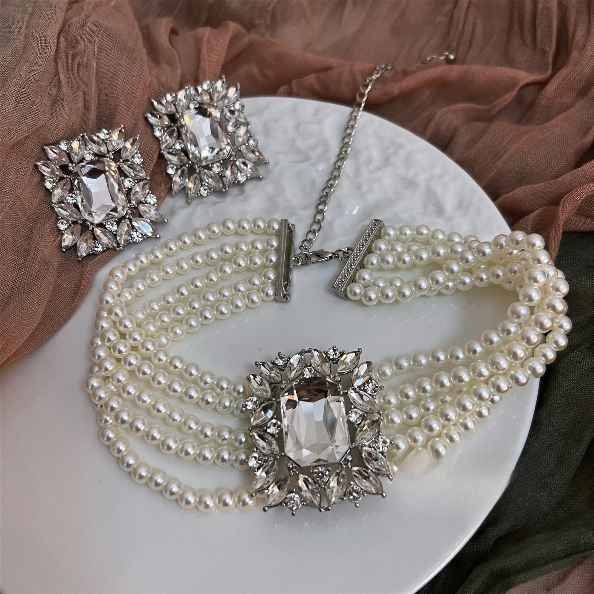 2 Stück Strass-Quadratblatt-Mehrschicht-Halsketten, europäisch-amerikanische, übertriebene Choker-Halsketten, Schlüsselbein-Schmucksets K