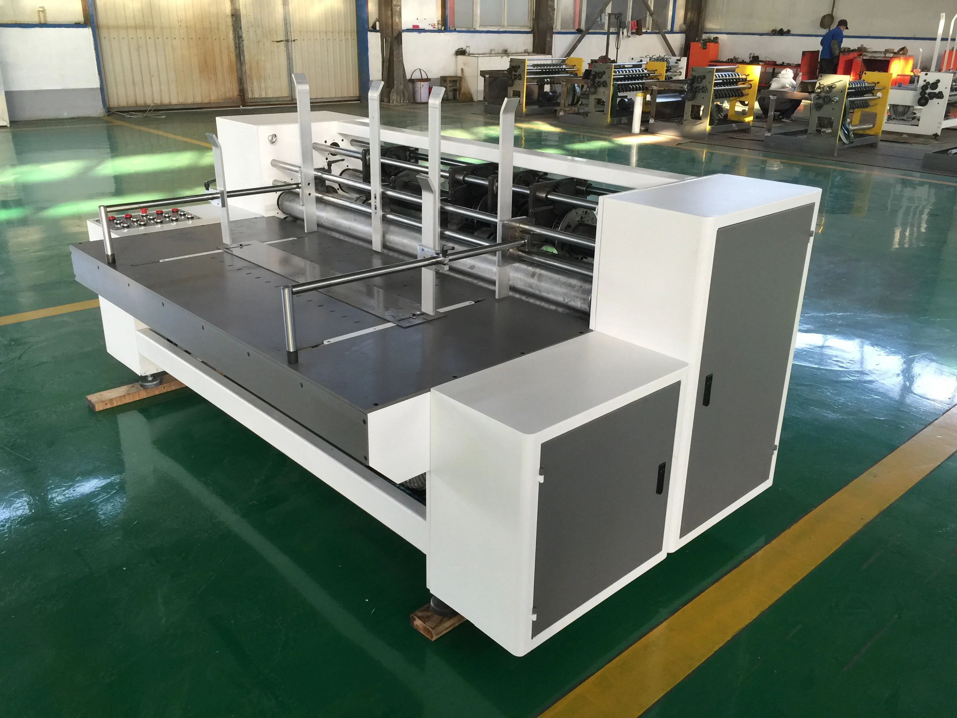 Automatic rotary slotter machine for corrugated small box making