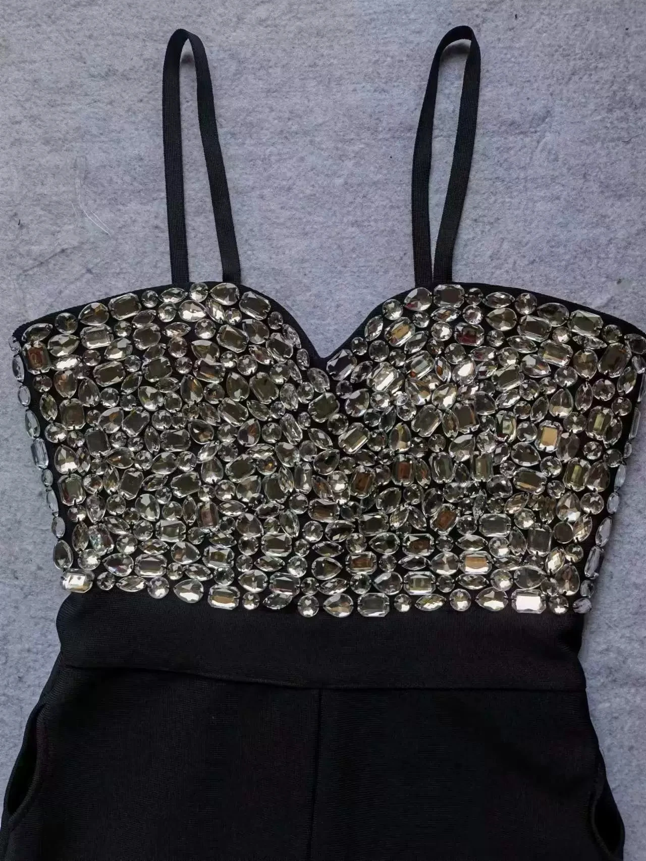 High-End-Marke Damen schwarzer Nagel Diamant sexy Mode ärmellose Hosenträger hohler schlanker Damenoverall-GZXX1216
