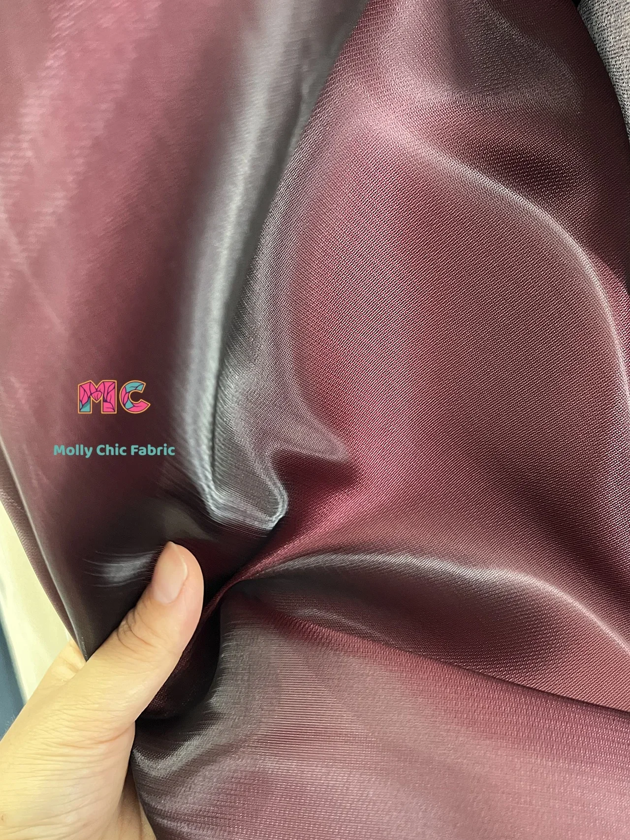 

Новая водная легкая атласная ткань, стеклянная гладкая ткань, дизайн вечернего платья, бальное платье, жесткая и жесткая трехмерная ткань