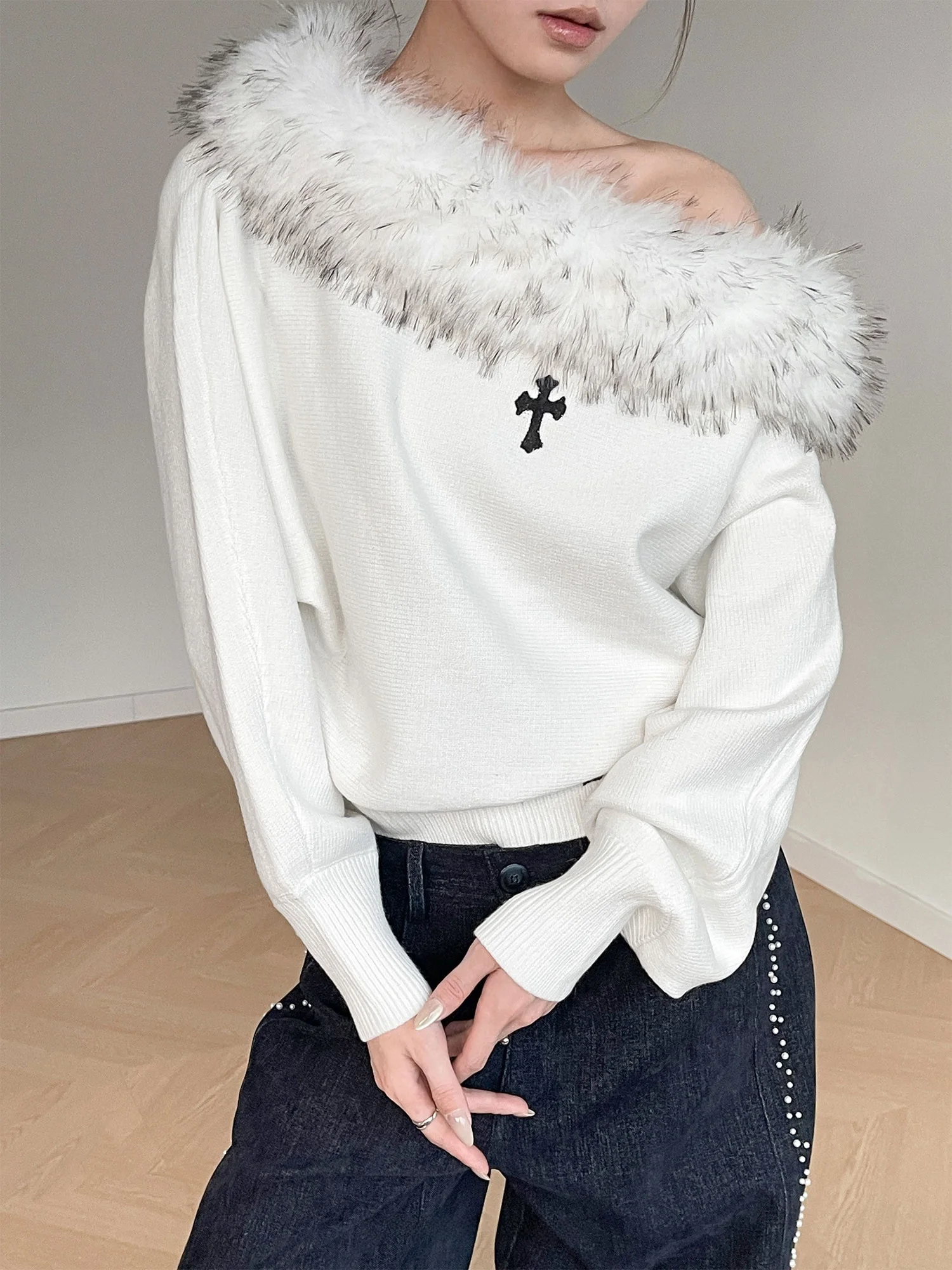 

Inbeowroom White Knitted Sweater with Cross Stitch Loose Slimming One-oulder -Fur-Like Collar for Women Sweet Sle
