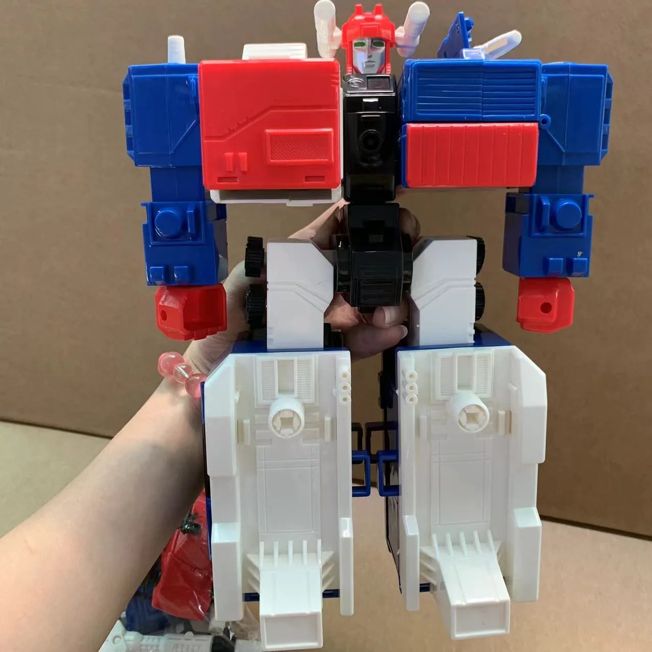 

В наличии: Трансформирующиеся игрушки Metrotitan Blue Metroplex KO G1, робот-трансформер с тремя режимами, аниме-фигурка, коллекционный подарок