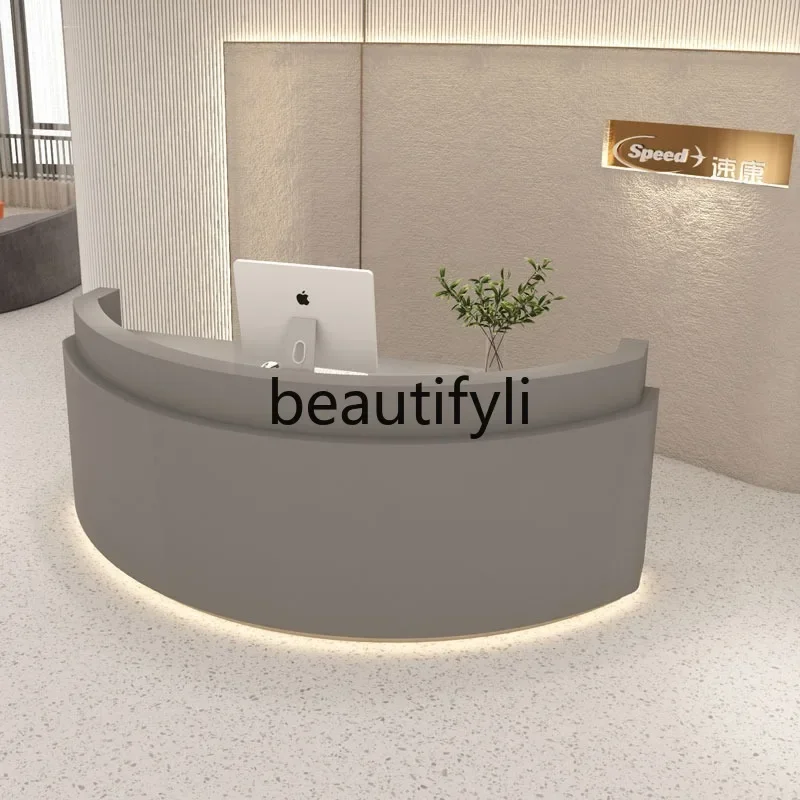 zzqCurvo Negozio di abbigliamento Bancone cassiere Luce Banco reception aziendale in stile lusso Reception del salone di bellezza Personalizzazione bianca