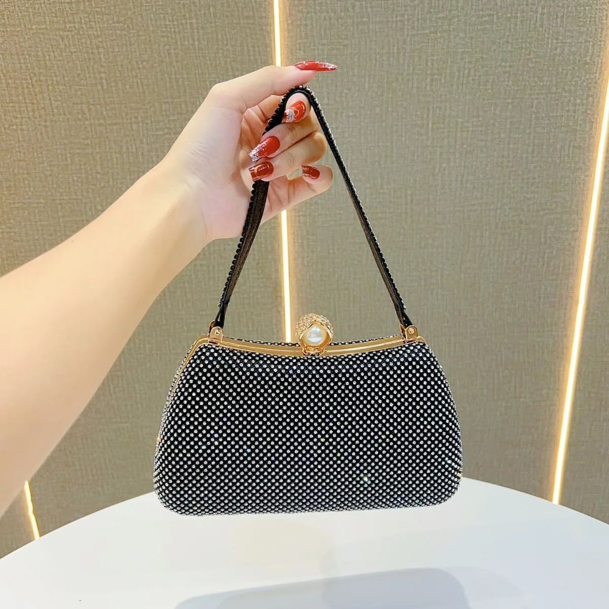 

2025 New Vintage Diamond Evening Bags For Women Luxury Chain Pearl Shoulder Crossbody Bags Rhinestones Party Wedding Clutch