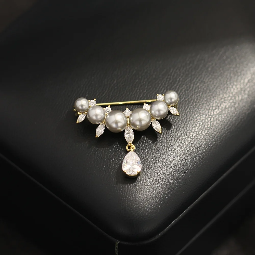 Chinese Style Elegant Gray Pearl U Shaped Smile Brooch Zircon Teardrop Pendant Lucky Blessing Pin For Cardigan V Neck Anti Slip