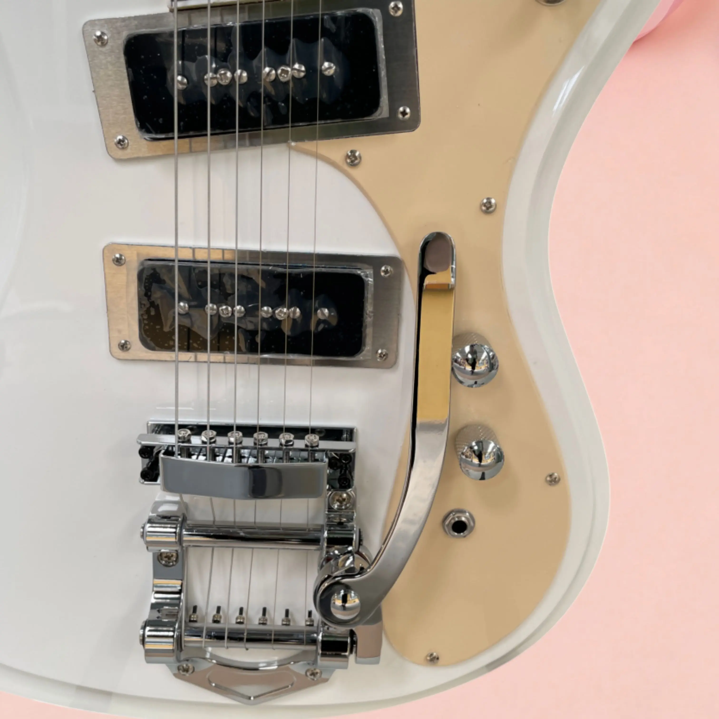 White Irregular Curved Electric Guitar, Cream Pickguard, Tremolo Guitars, for Live Shows & Collection Guitara