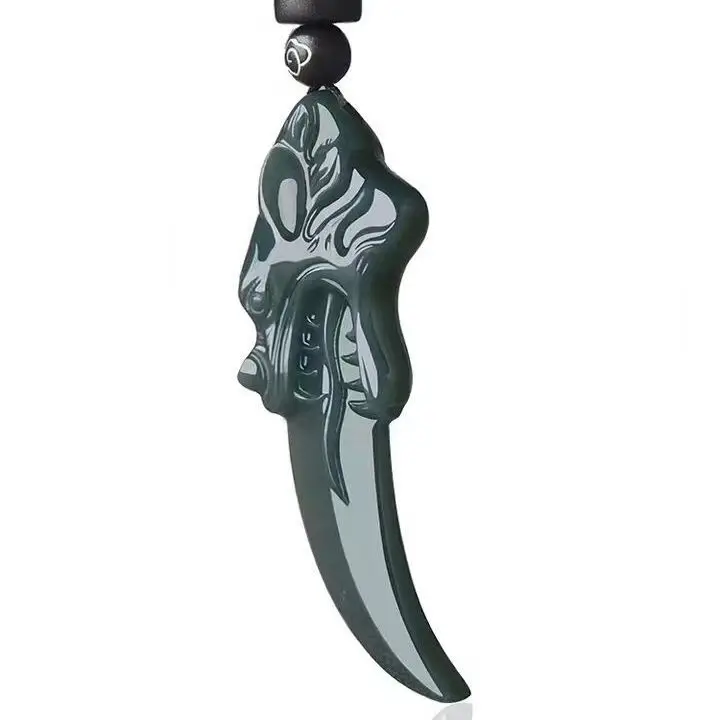 

Нефритовый кулон с сапфировым чернилом и зубом волка