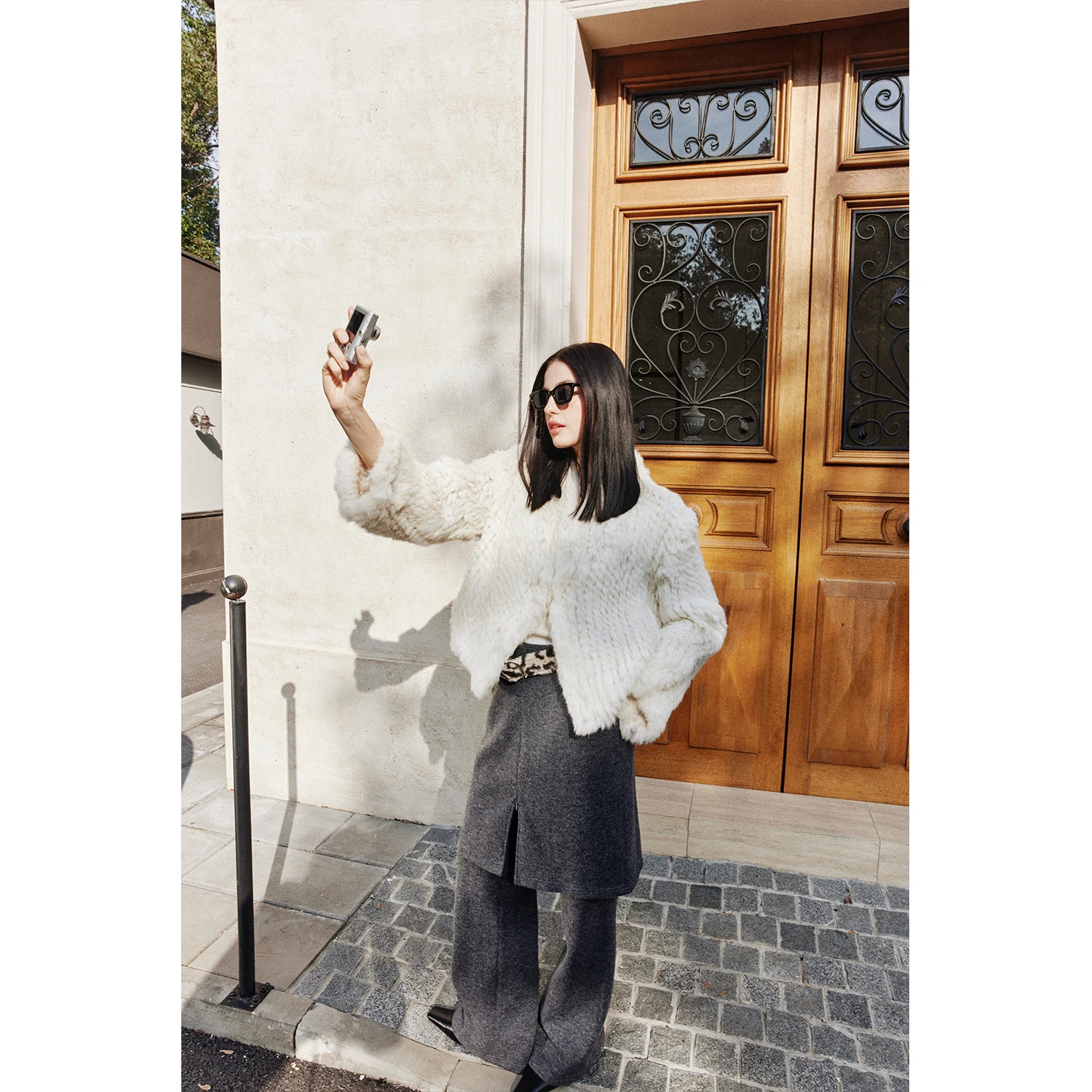 Rosebanks Faionable ort Rabbit Fur Weave Leather Warmth Collar V-ne oulder-length Women's Coat for Winter Season