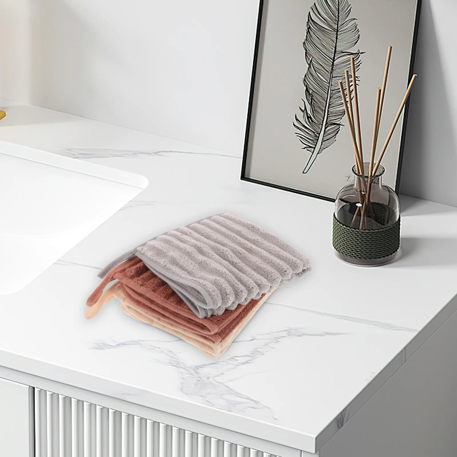 

3Pcs Elegant Wide Stripe Bath Towels Soft Thick Material Strong Absorption Hanging Loop Design for Home and Travel