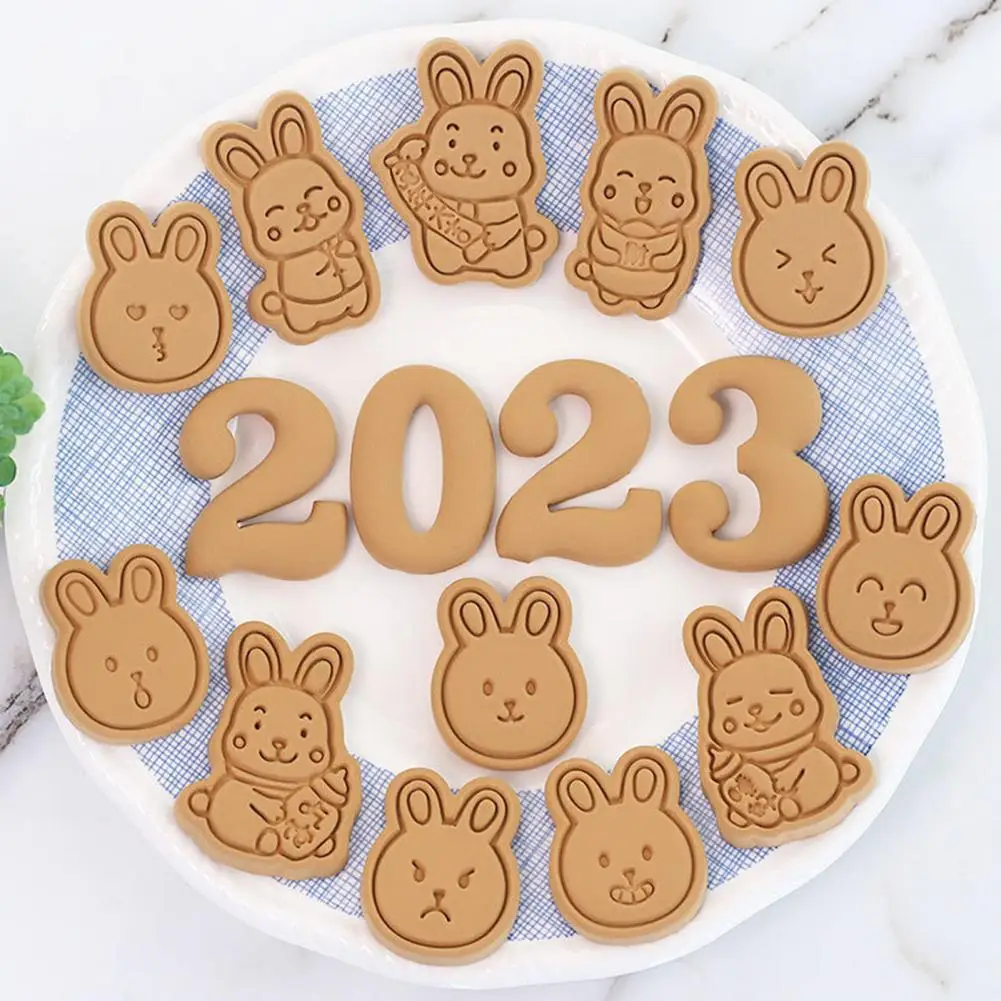 Food Grade  Practical 2023 Cartoon Animal Bunny Fondant Biscuit Mold BPA Free Rabbit Cookie Mold Three-dimensional   for Bakery