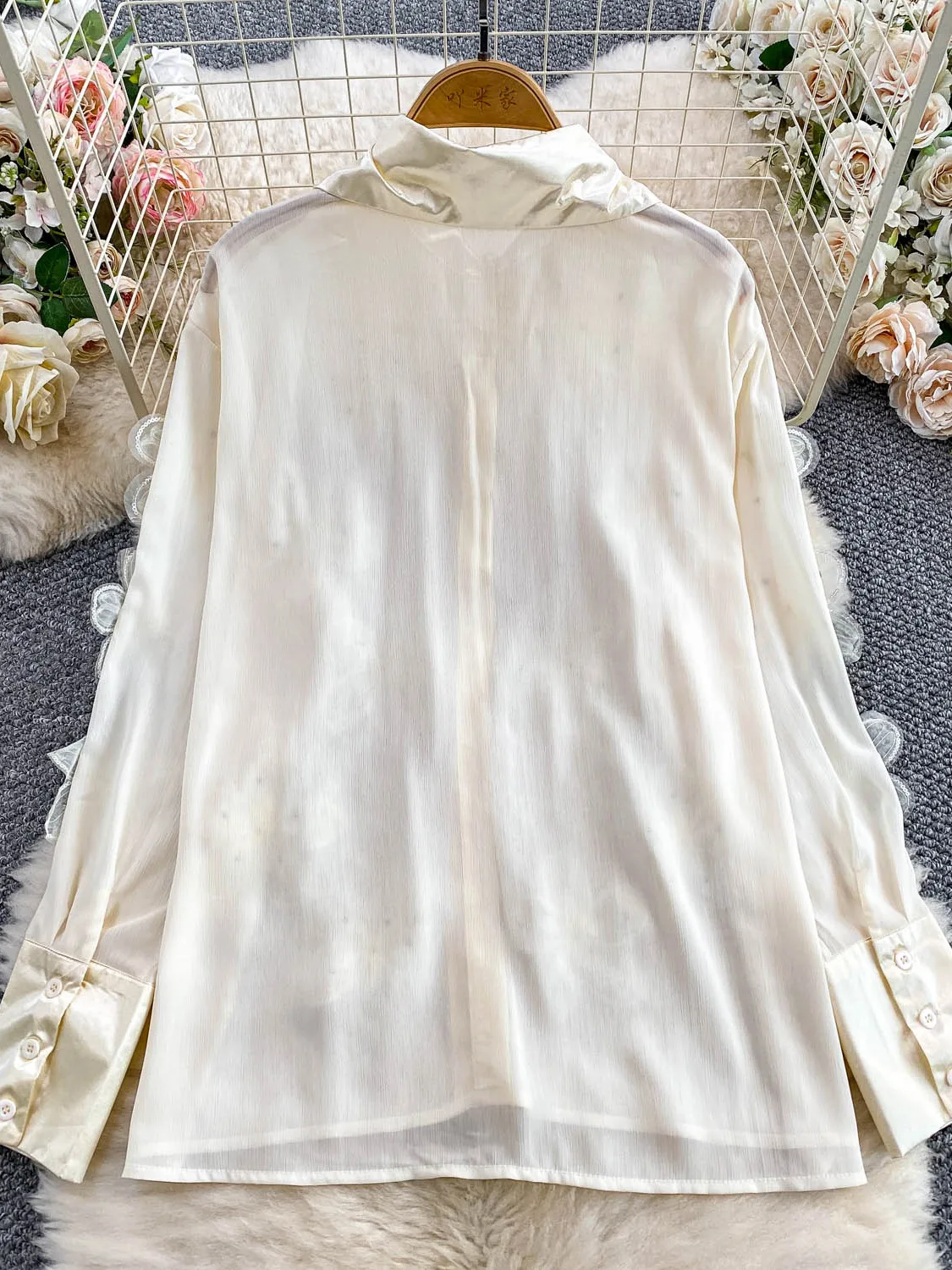 قميص نسائي أنيق بأكمام طويلة مزين بالترتر والخرز على الطراز الكوري للعمل والموضة