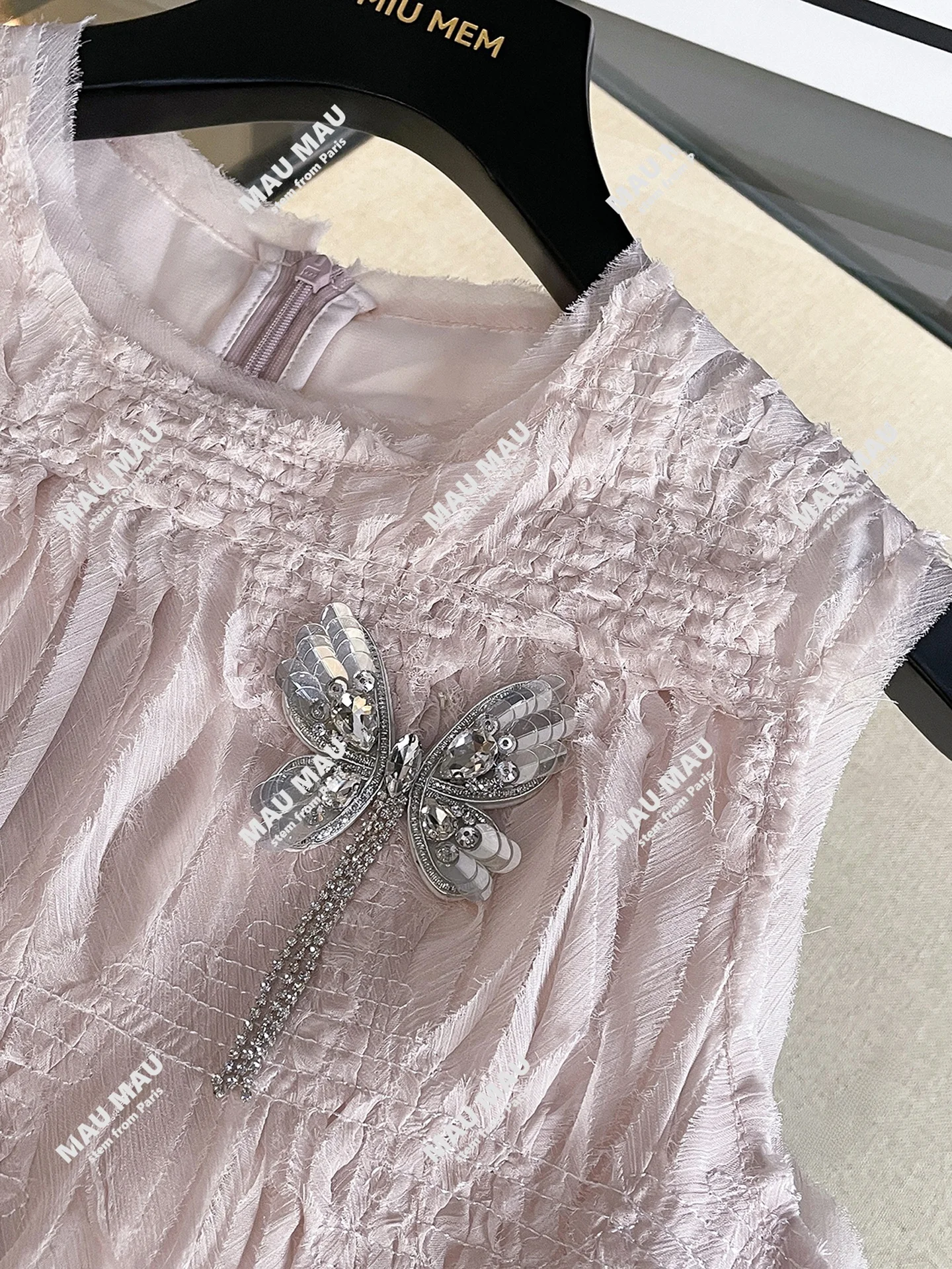 

South Oil High-End Women's Summer 2025 Long Wingtip iny Diamond Decorated Chiffon Vest Dr Ele Commute Sle
