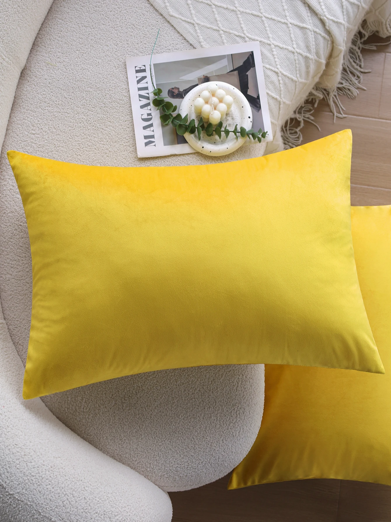 

Ultra-Soft Silky Velvet Pillow Cover 50x70 cm, Solid Color Velvet Cushion Cover with Hidden Zipper Closure for Modern Home Decor