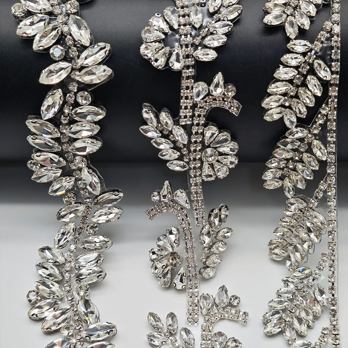 1 jarda de Passamanaria Termocolante de Strass com Motivos de Folha e Flor, para Bolsas, Calçados, Vestuário, Adornos e Decoração