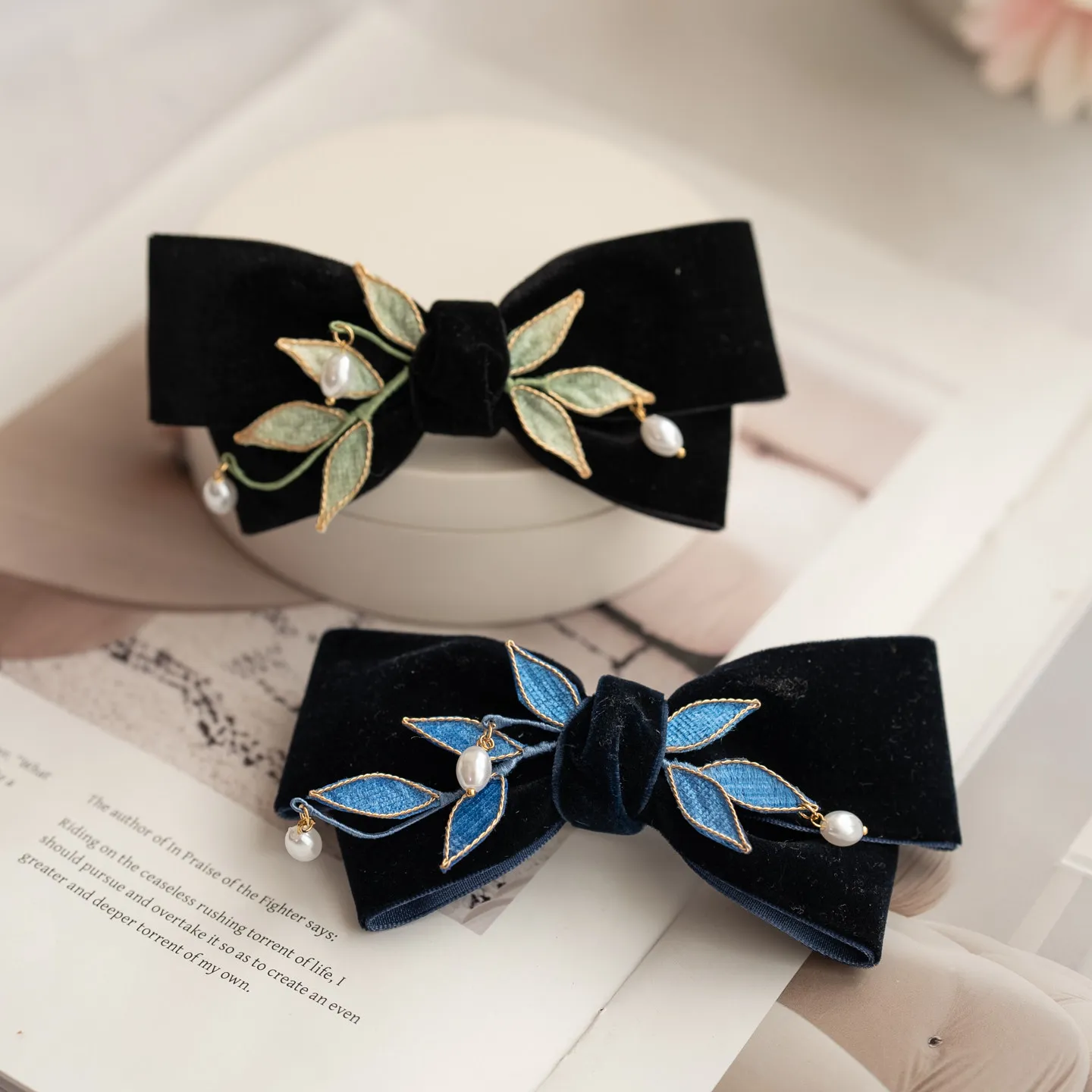 Vintage Gentle Velvet Bow Hair Clips Embroidered Leaf Faux Pearl French Style Barrettes For Women Daily Party Hair Accessories