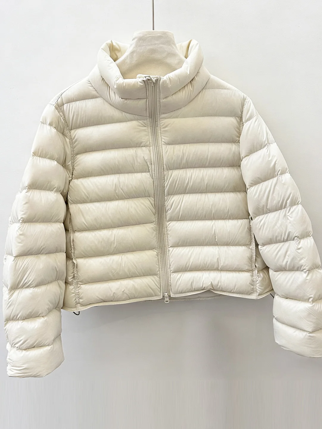 

Модная короткая хлопковая куртка для женщин, повседневная, с воротником-стойкой, утепленная, зимняя, новый стиль, омолаживающий эффект, для поездок на работу, в корейском стиле