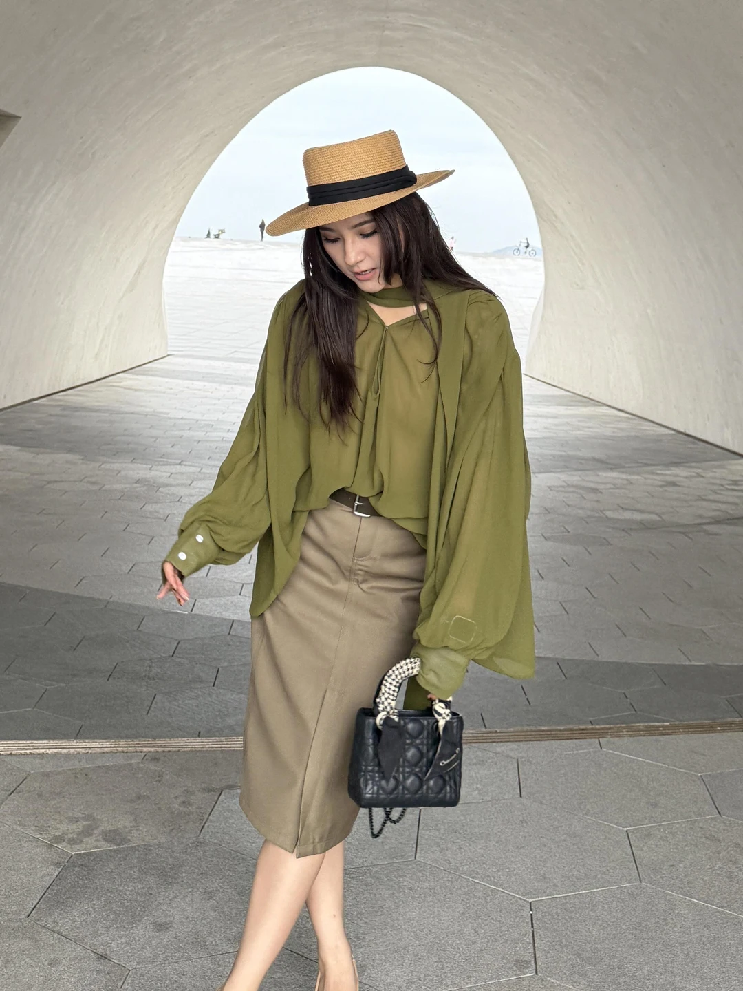 

Green V-Neck Sash Long Sleeve Shirt Top Khaki Split High Waist Skirt Two-Piece Set Slimming Effect Fashionable Women's Ensemble